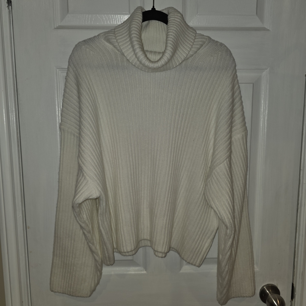 NWOT H&M Cream Ribbed Turtleneck Sweater